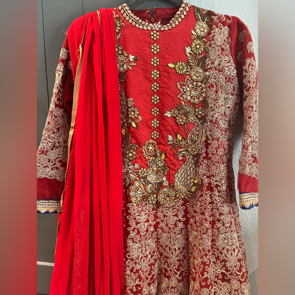 Elegant Red and Gold Embroidered Dress with Dupatta - Picture 2 of 8
